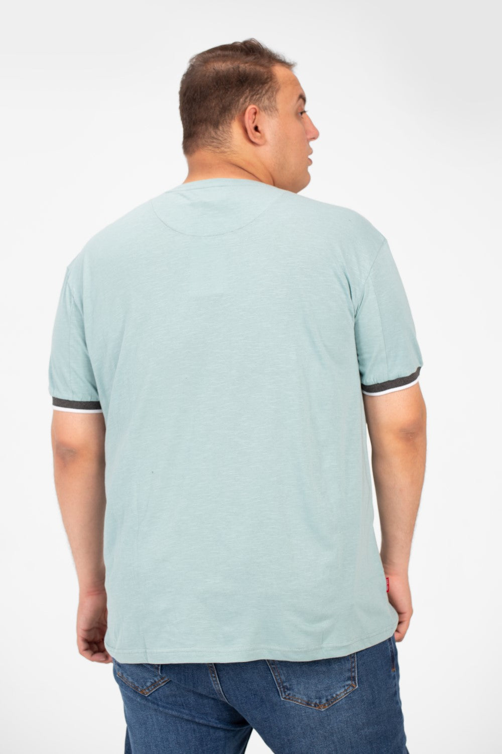 تي شيرت رجالي كبير الحجم برقبة دائرية وطبعة أمامية وأكمام قصيرة