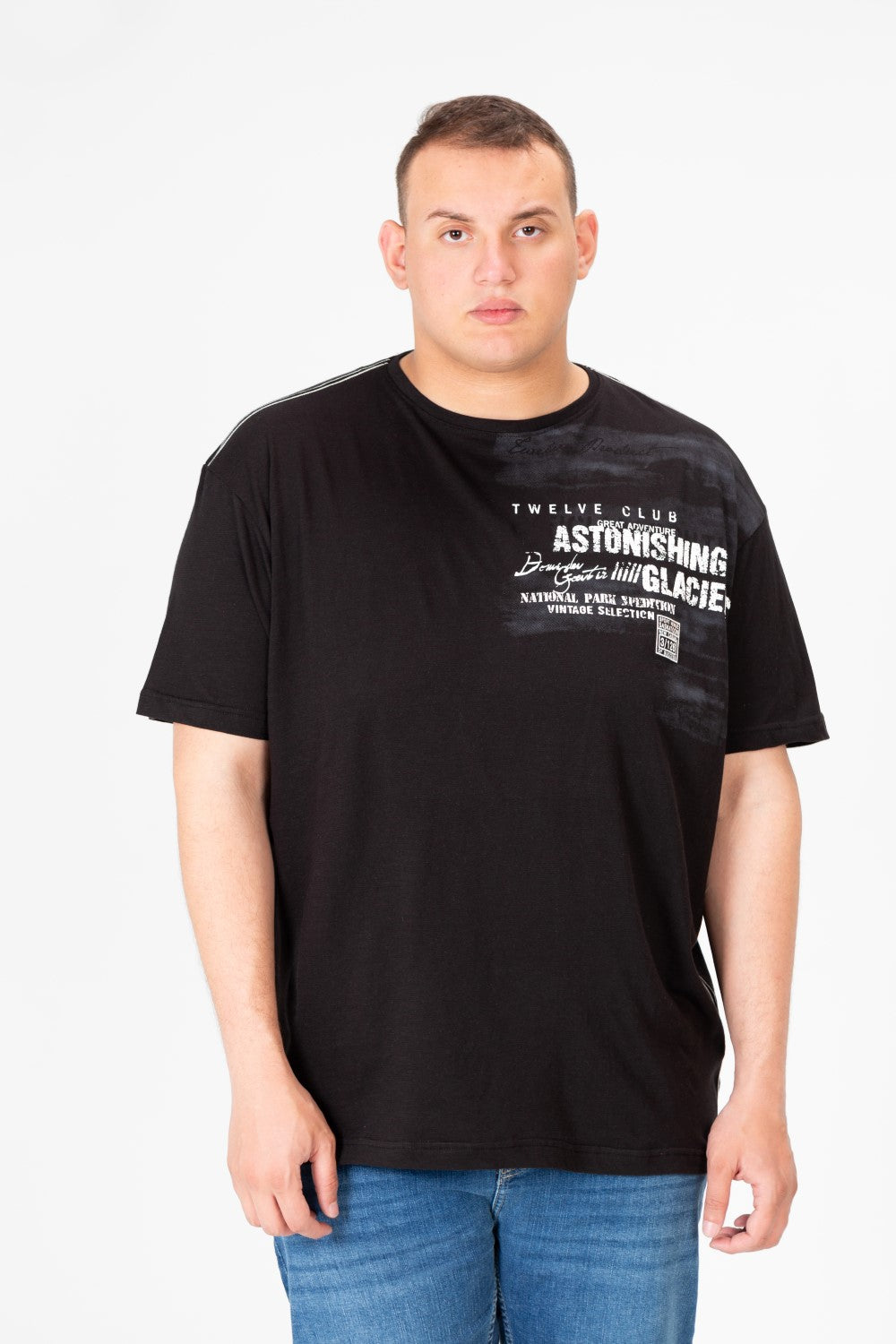 تي شيرت رجالي كبير الحجم مطبوع برقبة دائرية ونصف كم