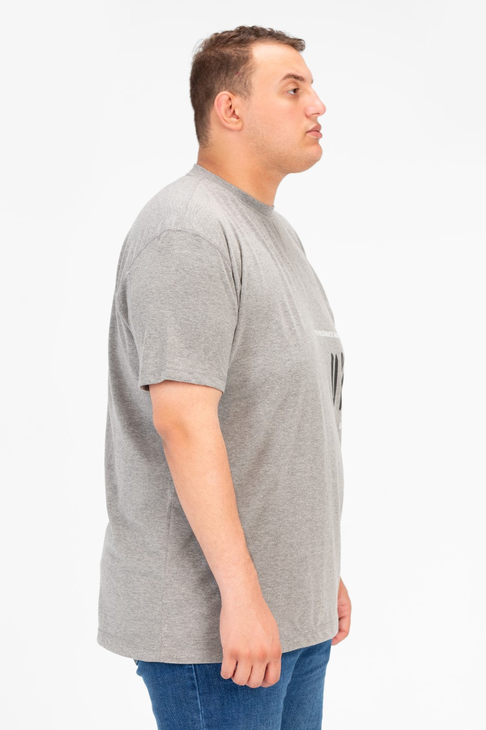 تي شيرت رجالي كبير الحجم برقبة دائرية وأكمام نصف مطبوعة من الأمام