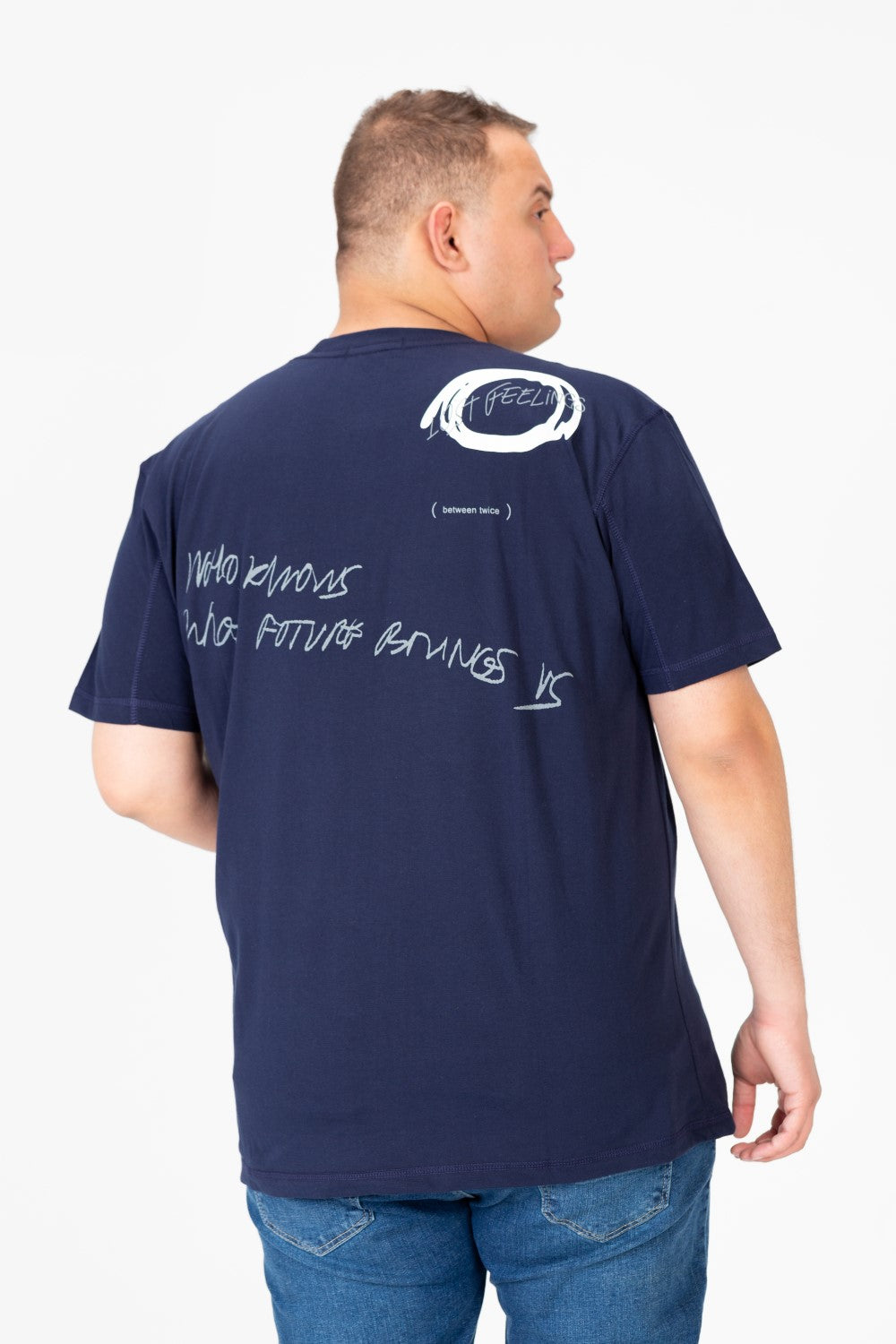 تي شيرت رجالي مطبوع برقبة دائرية ومقاس كبير