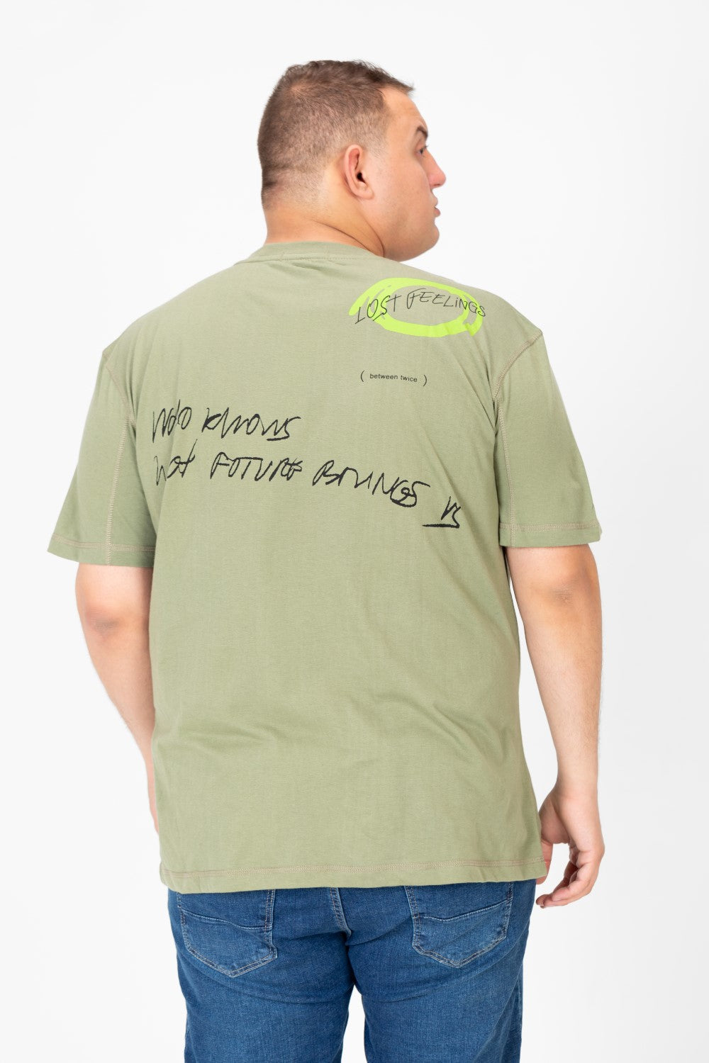 تي شيرت رجالي مطبوع برقبة دائرية ومقاس كبير