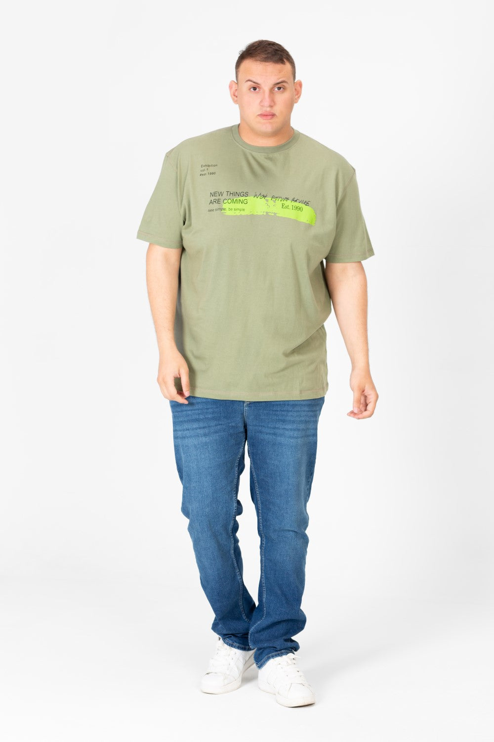 تي شيرت رجالي مطبوع برقبة دائرية ومقاس كبير