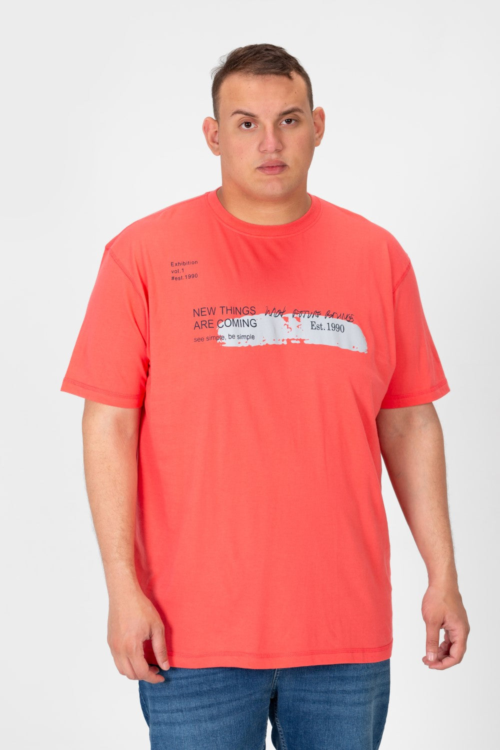 تي شيرت رجالي مطبوع برقبة دائرية ومقاس كبير