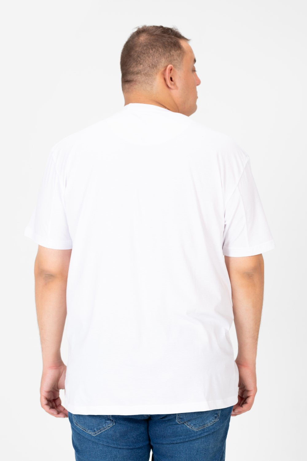 تي شيرت رجالي كبير الحجم برقبة دائرية وطبعة جرافيكية