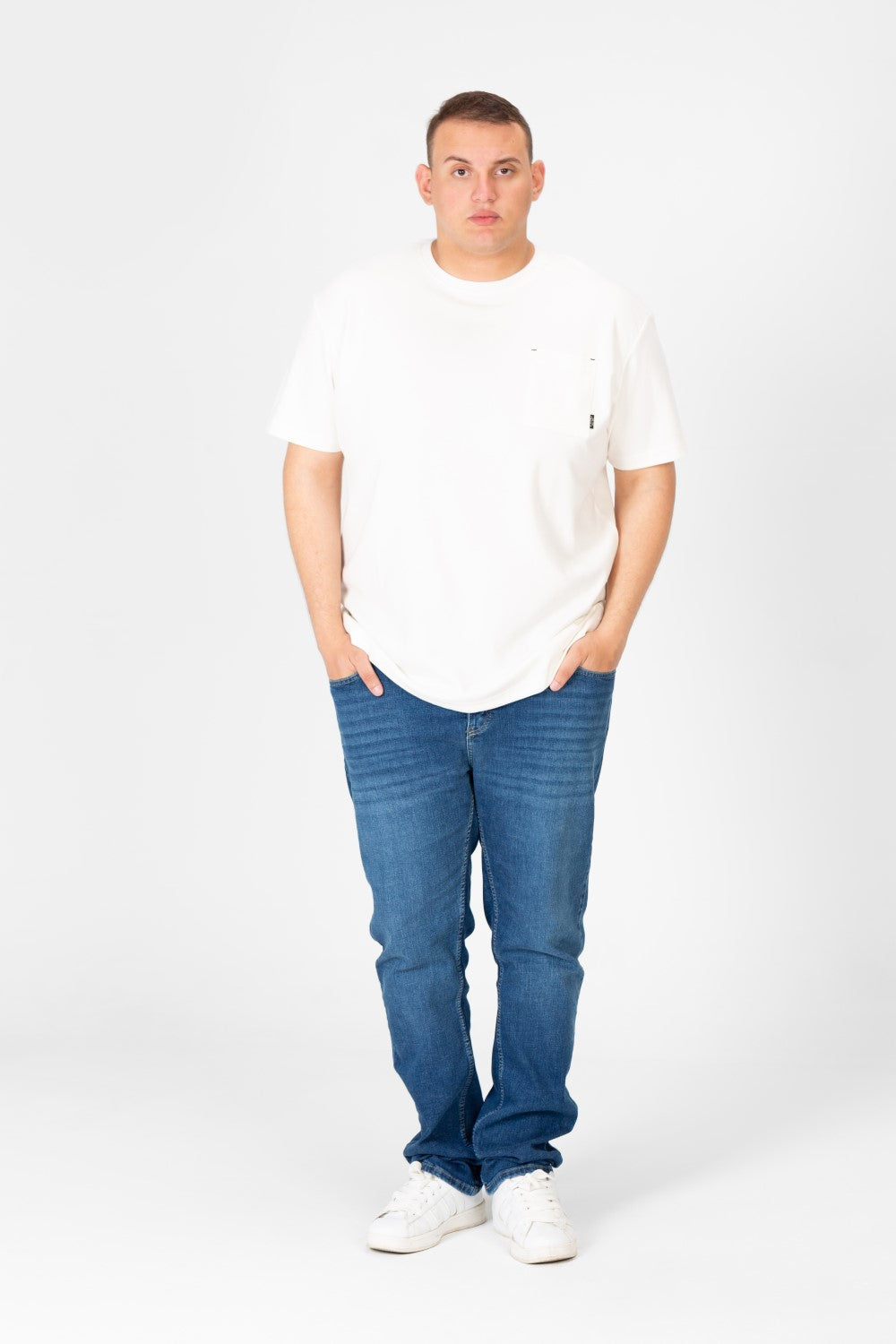 تي شيرت رجالي أساسي بمقاس كبير مع جيب أمامي