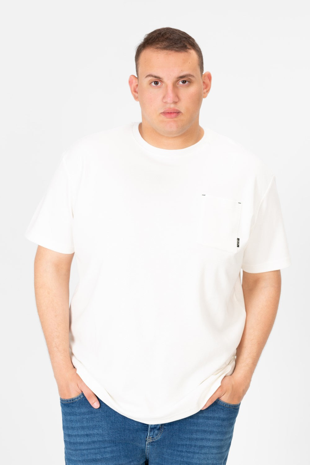 تي شيرت رجالي أساسي بمقاس كبير مع جيب أمامي