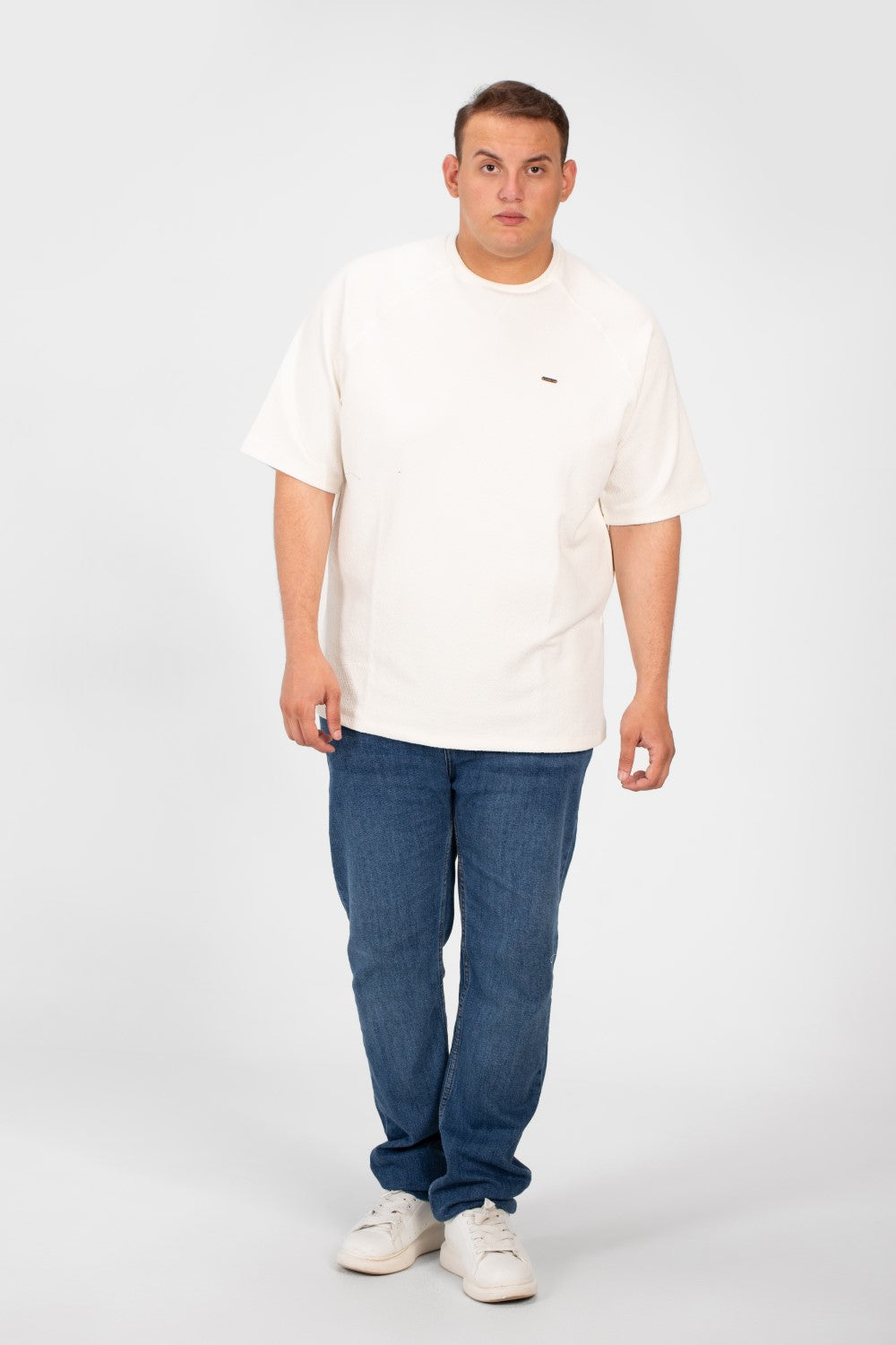 تي شيرت رجالي أساسي كبير الحجم بأكمام نصفية ورقبة دائرية من Tomato