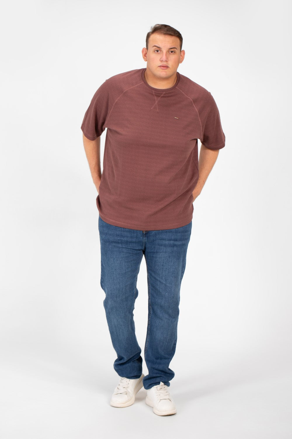 تي شيرت رجالي أساسي كبير الحجم بأكمام نصفية ورقبة دائرية من Tomato