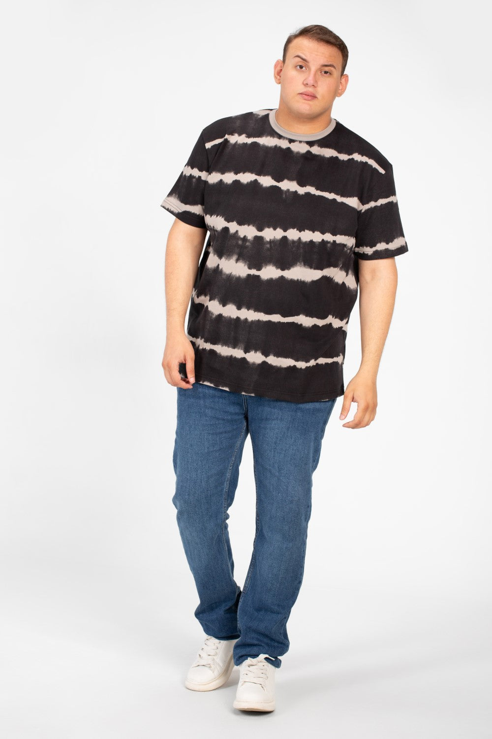 تي شيرت جاكار رجالي كبير الحجم بأكمام قصيرة ورقبة دائرية وتصميم عصري