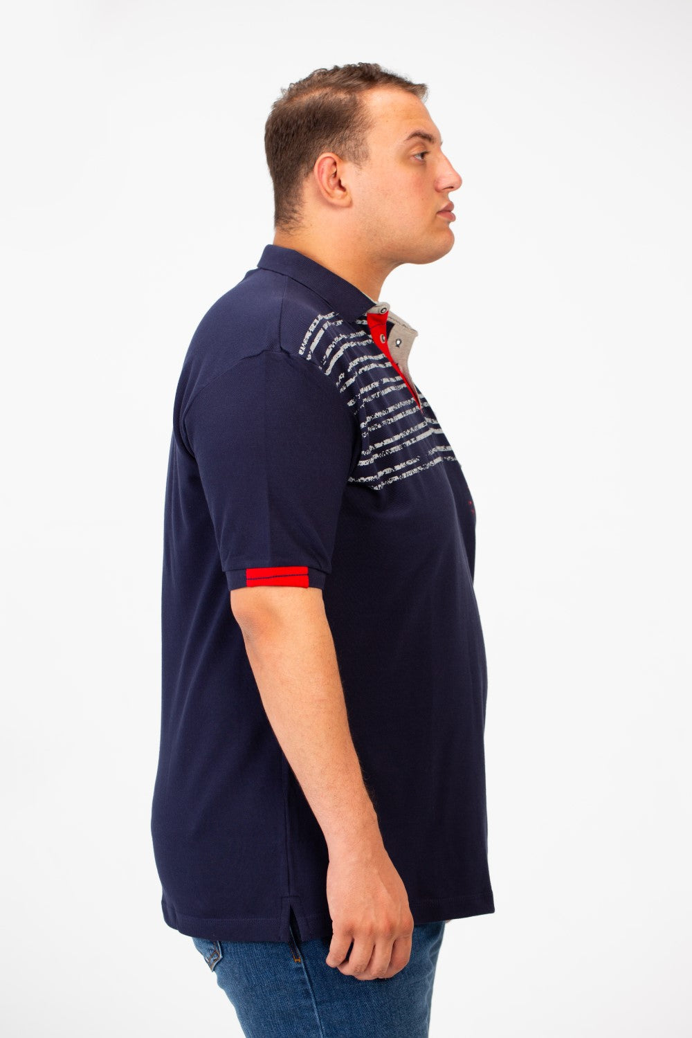 تي شيرت بولو رجالي كبير الحجم بأكمام قصيرة وطبعة أمامية وجيب