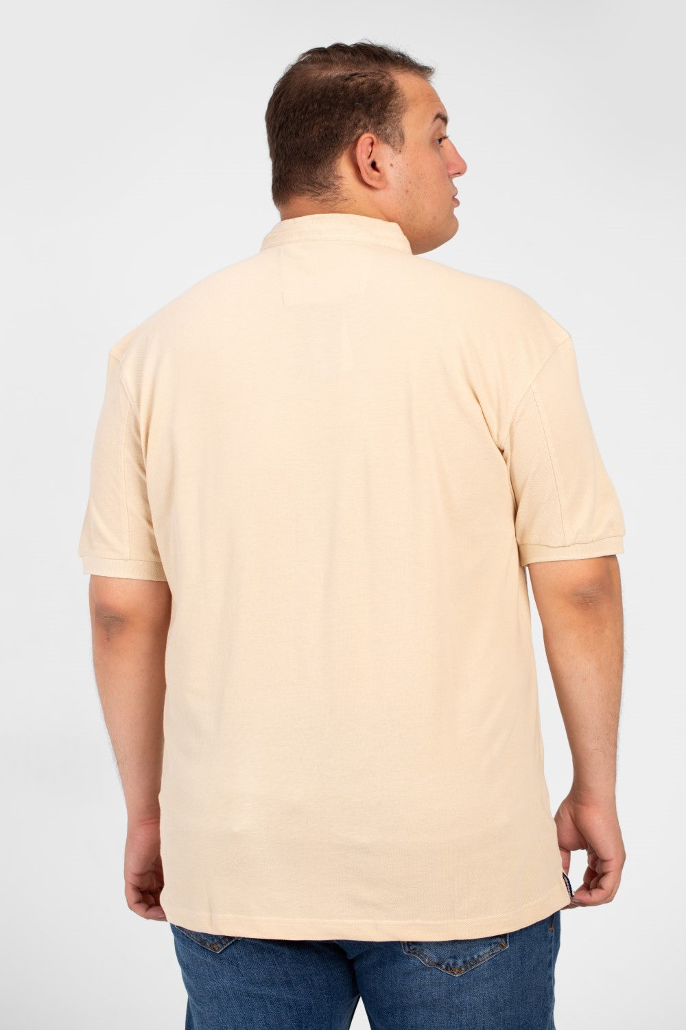 تي شيرت بولو رجالي أساسي بأكمام قصيرة ومقاس كبير مع طباعة نصية أمامية