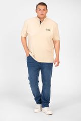 تي شيرت بولو رجالي أساسي بأكمام قصيرة ومقاس كبير مع طباعة نصية أمامية