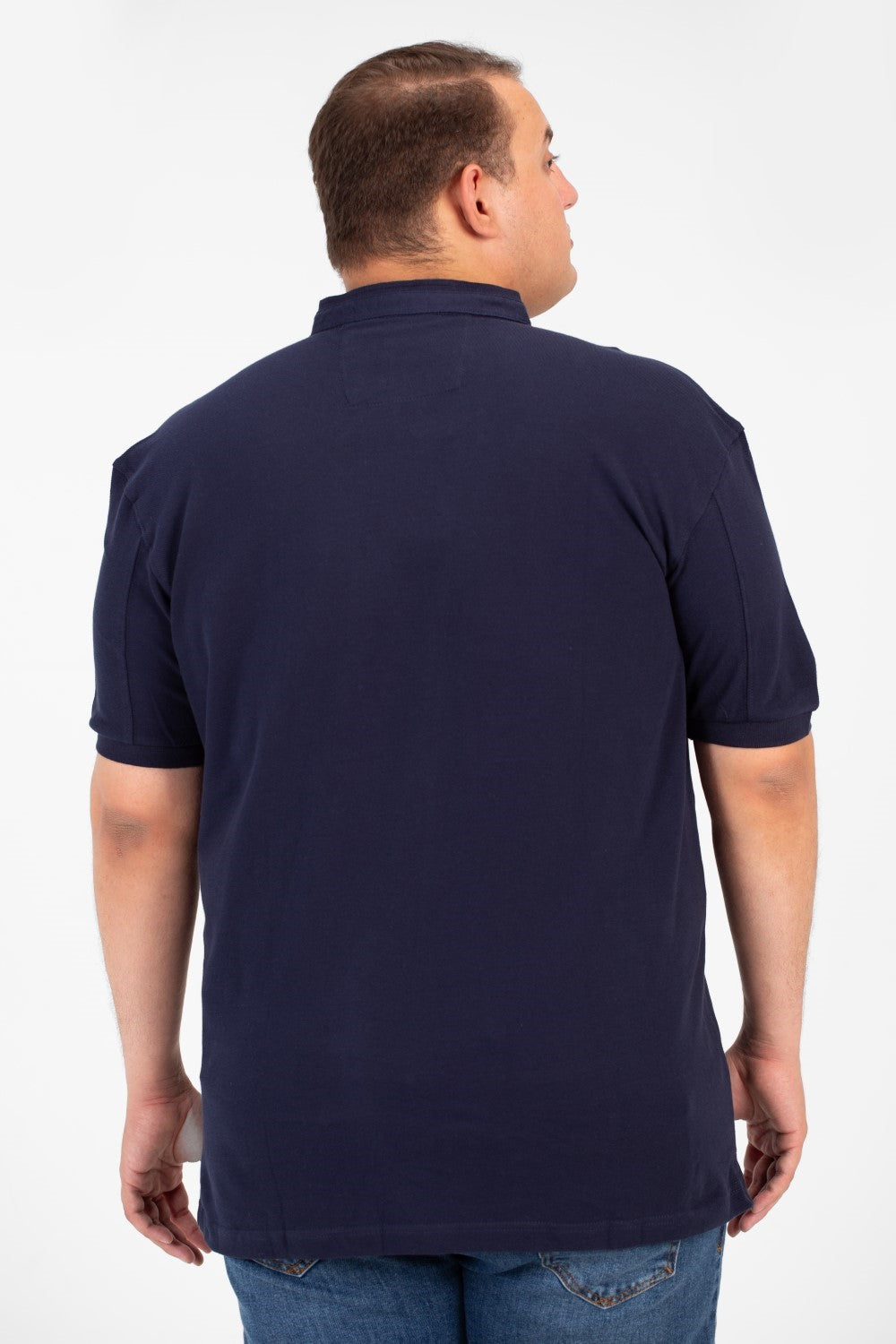 تي شيرت بولو رجالي أساسي بأكمام قصيرة ومقاس كبير مع طباعة نصية أمامية