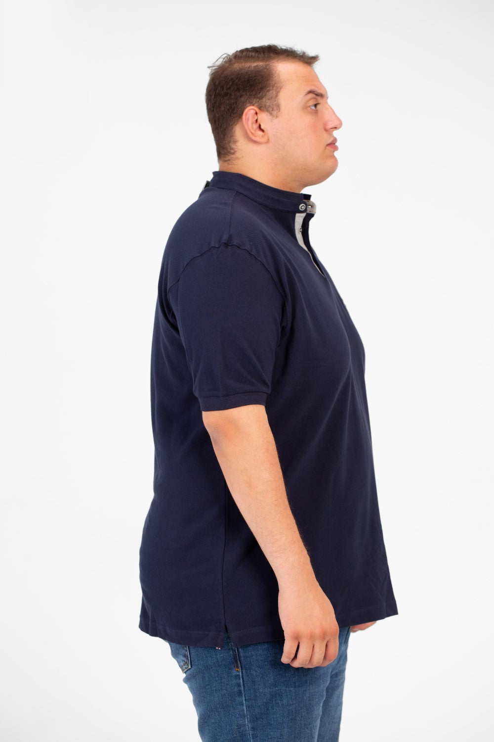 تي شيرت بولو رجالي أساسي بأكمام قصيرة ومقاس كبير مع طباعة نصية أمامية