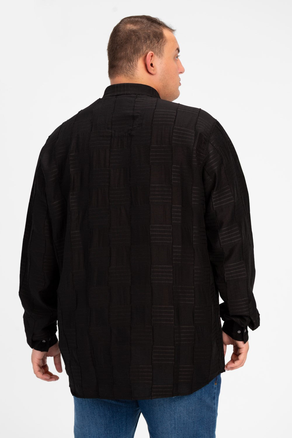 قميص رجالي عصري كبير الحجم بأكمام طويلة