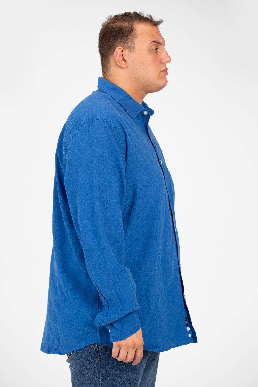 قميص رجالي أساسي بأكمام طويلة ومقاس كبير بألوان صيفية أساسية