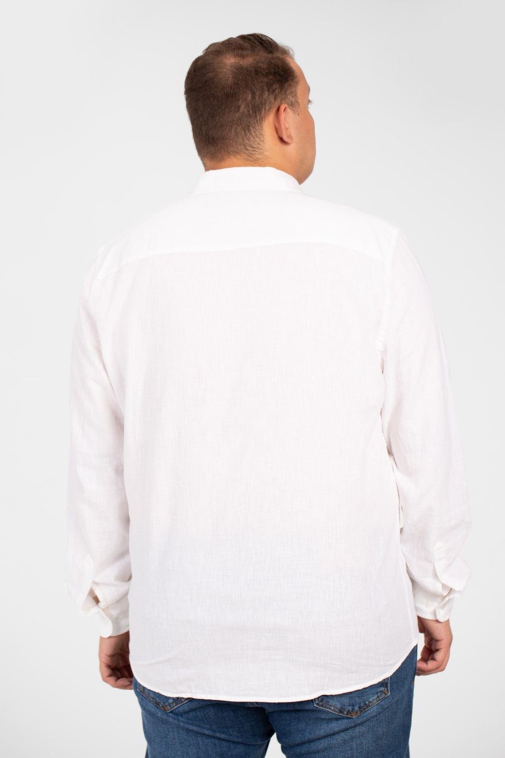 قميص رجالي أساسي بأكمام طويلة ومقاس كبير بألوان صيفية أساسية