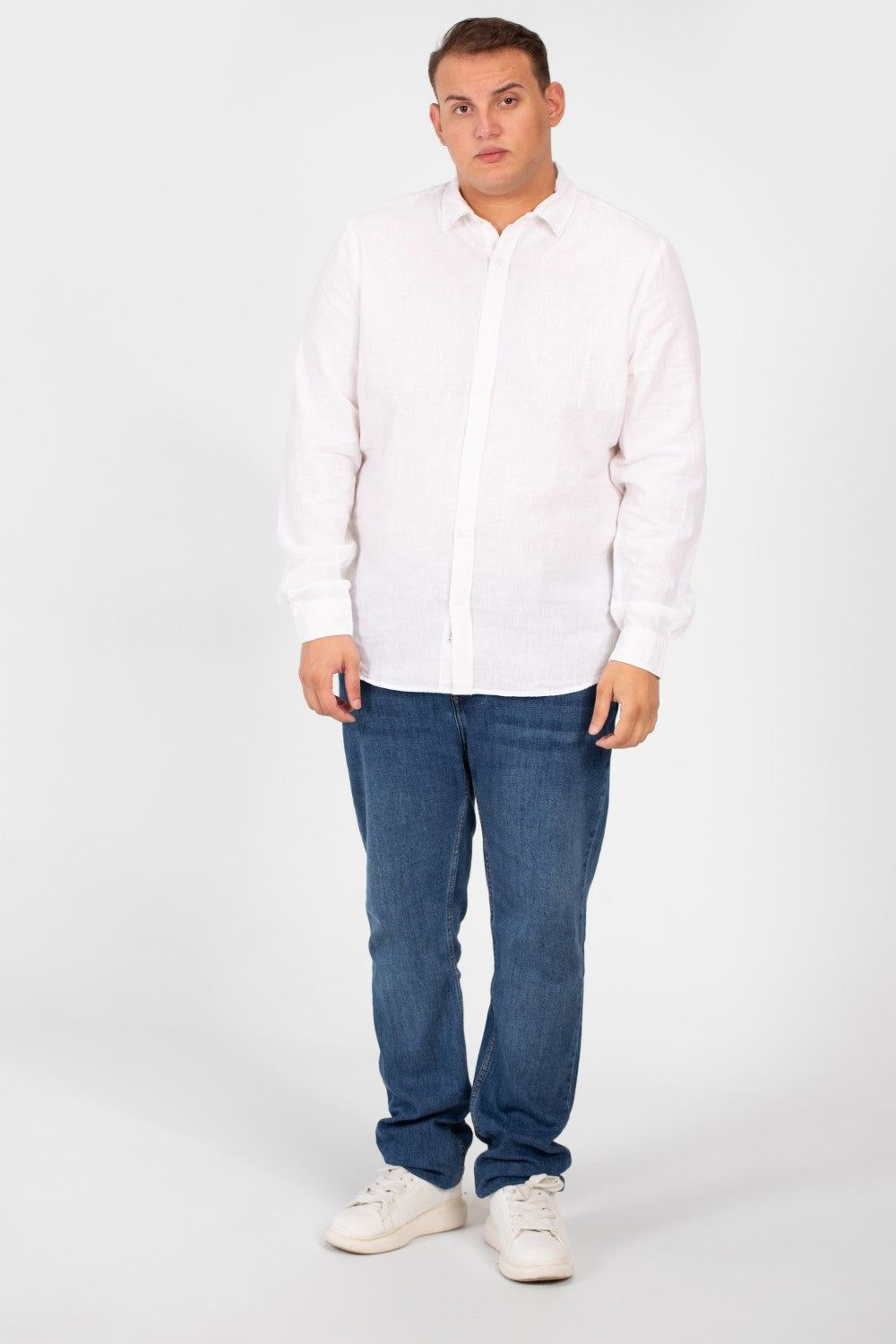 قميص رجالي أساسي بأكمام طويلة ومقاس كبير بألوان صيفية أساسية