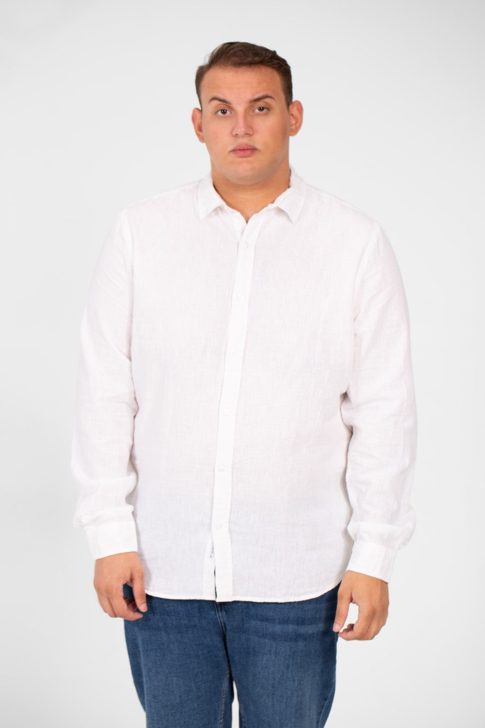 قميص رجالي أساسي بأكمام طويلة ومقاس كبير بألوان صيفية أساسية