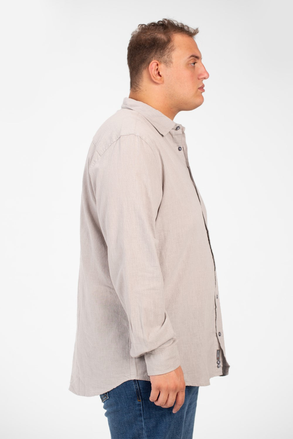 قميص رجالي أساسي بأكمام طويلة ومقاس كبير بألوان صيفية أساسية