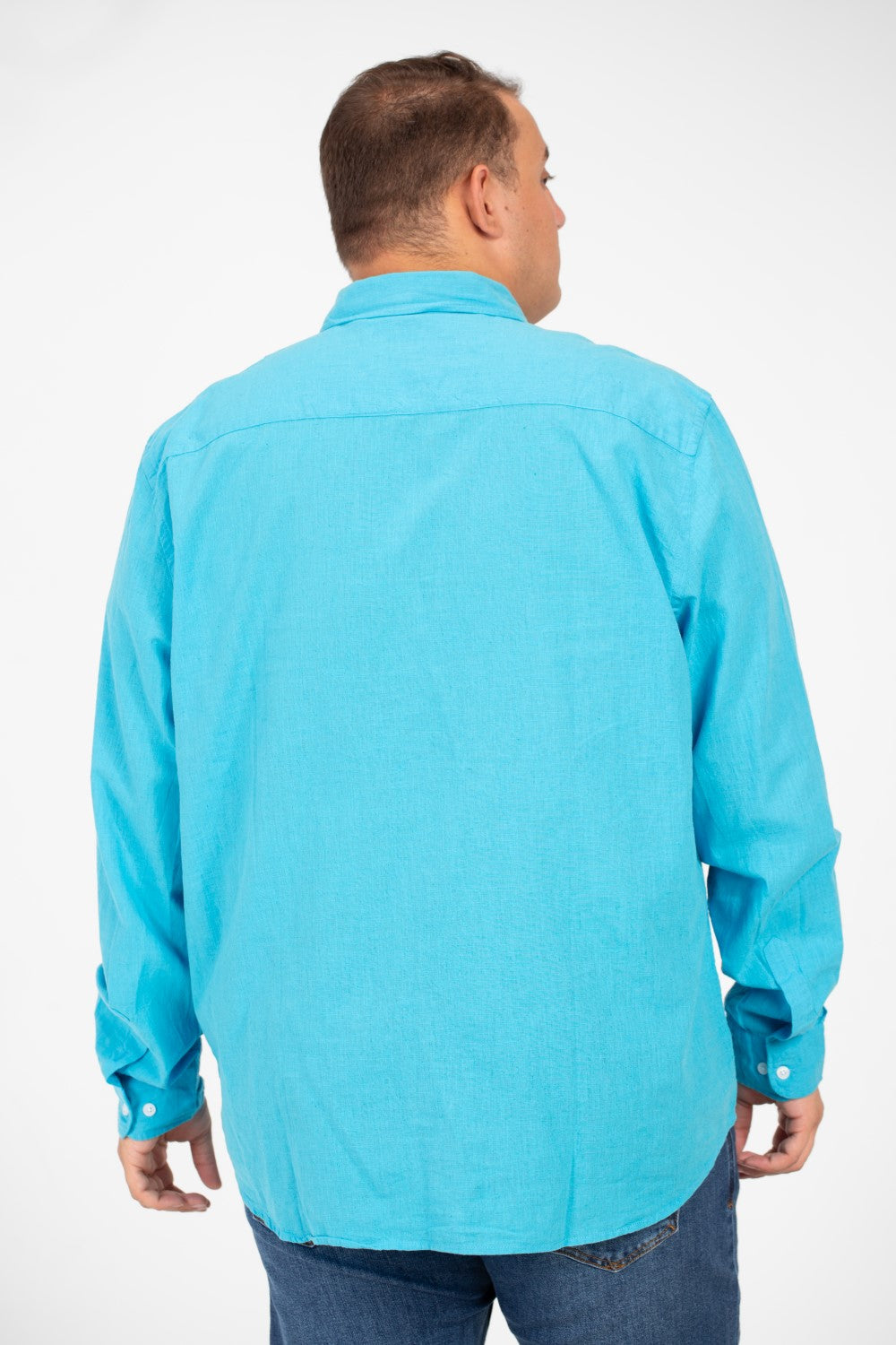 قميص رجالي أساسي بأكمام طويلة ومقاس كبير بألوان صيفية أساسية