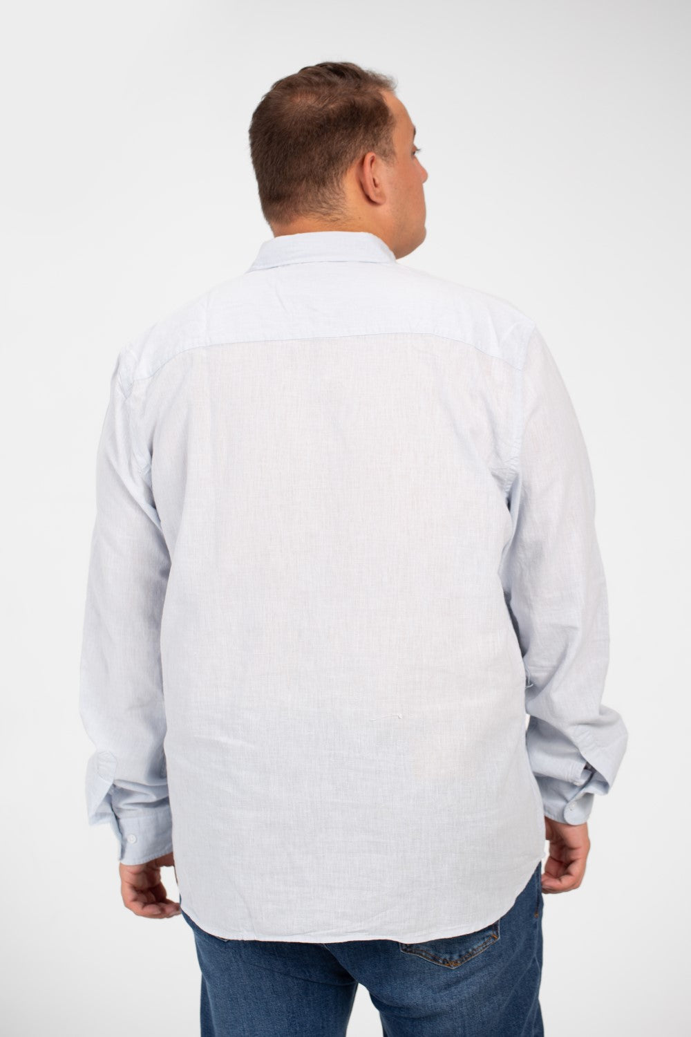 قميص رجالي أساسي بأكمام طويلة ومقاس كبير بألوان صيفية أساسية