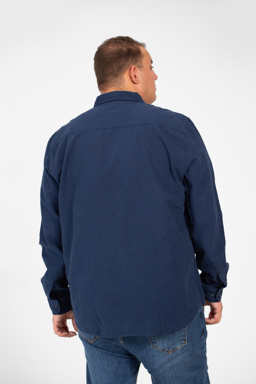 قميص رجالي أساسي بأكمام طويلة ومقاس كبير بألوان صيفية أساسية