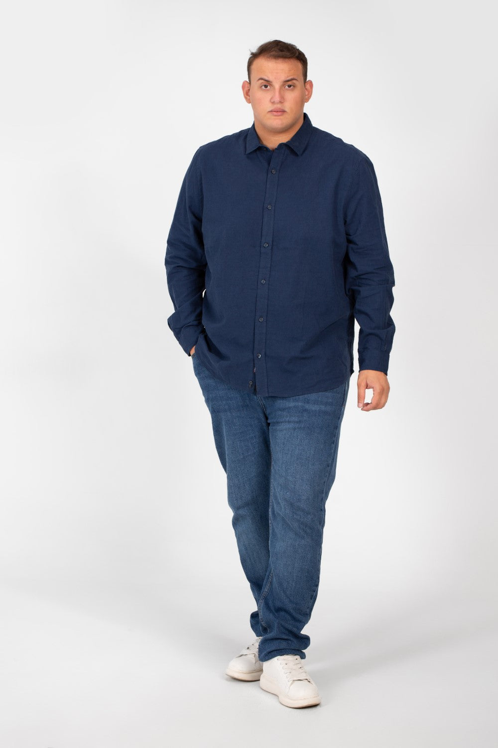 قميص رجالي أساسي بأكمام طويلة ومقاس كبير بألوان صيفية أساسية