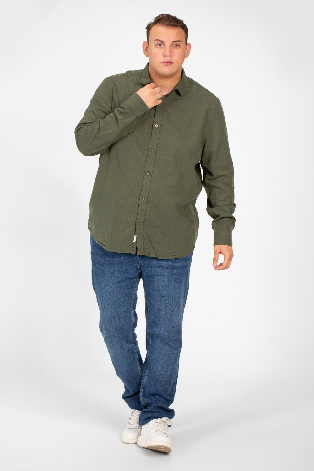 قميص رجالي أساسي بأكمام طويلة ومقاس كبير بألوان صيفية أساسية