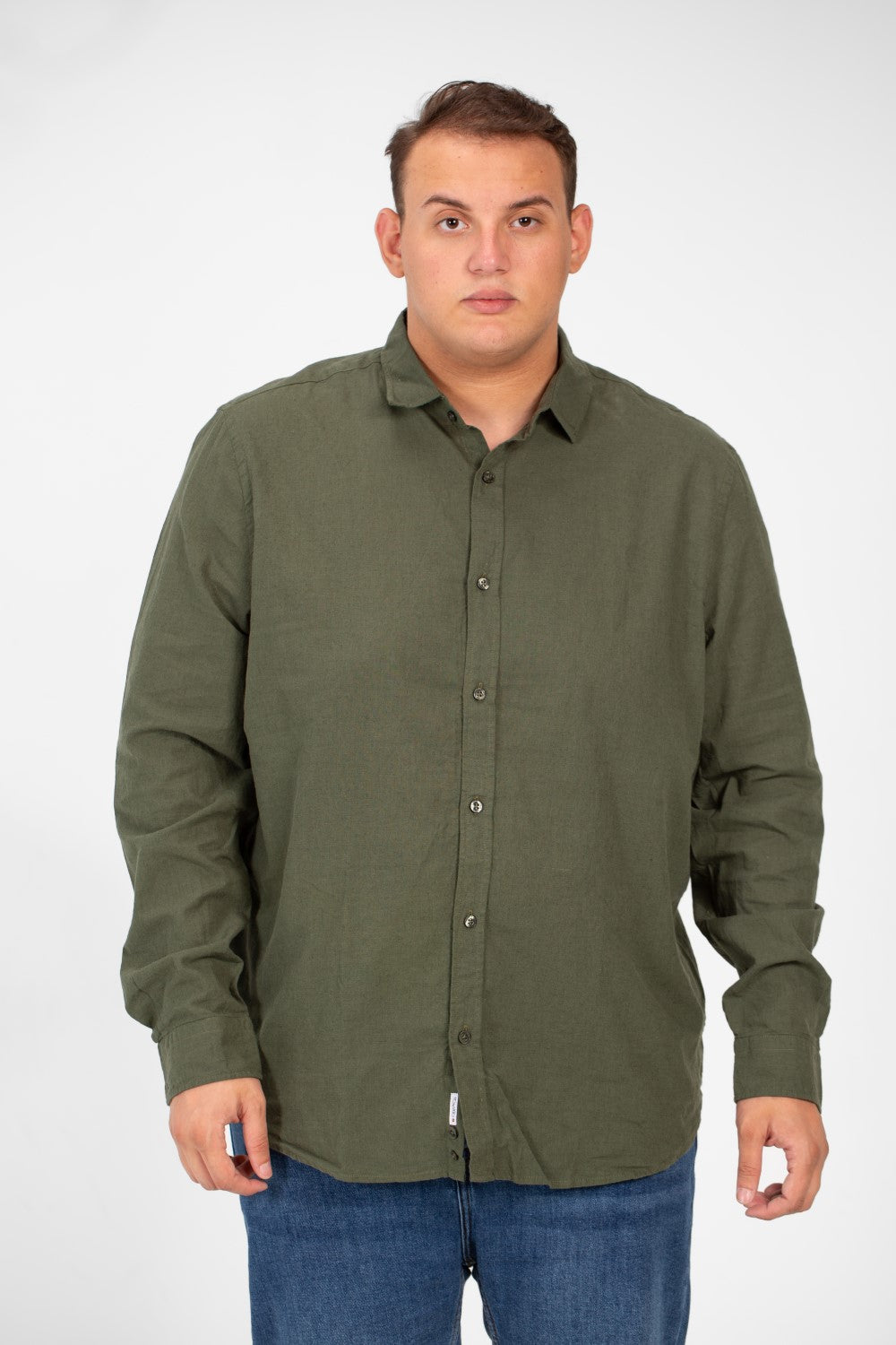 قميص رجالي أساسي بأكمام طويلة ومقاس كبير بألوان صيفية أساسية