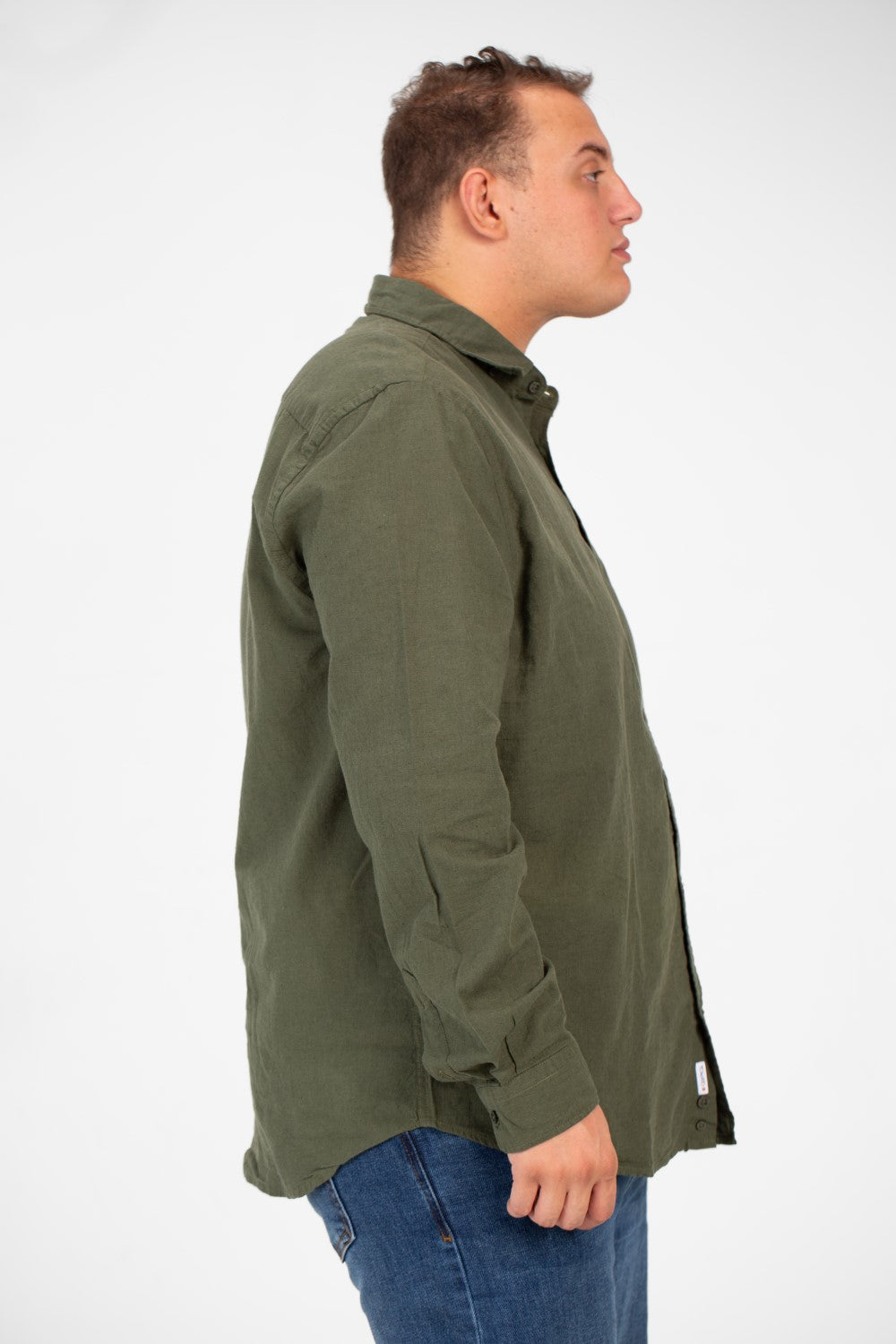 قميص رجالي أساسي بأكمام طويلة ومقاس كبير بألوان صيفية أساسية