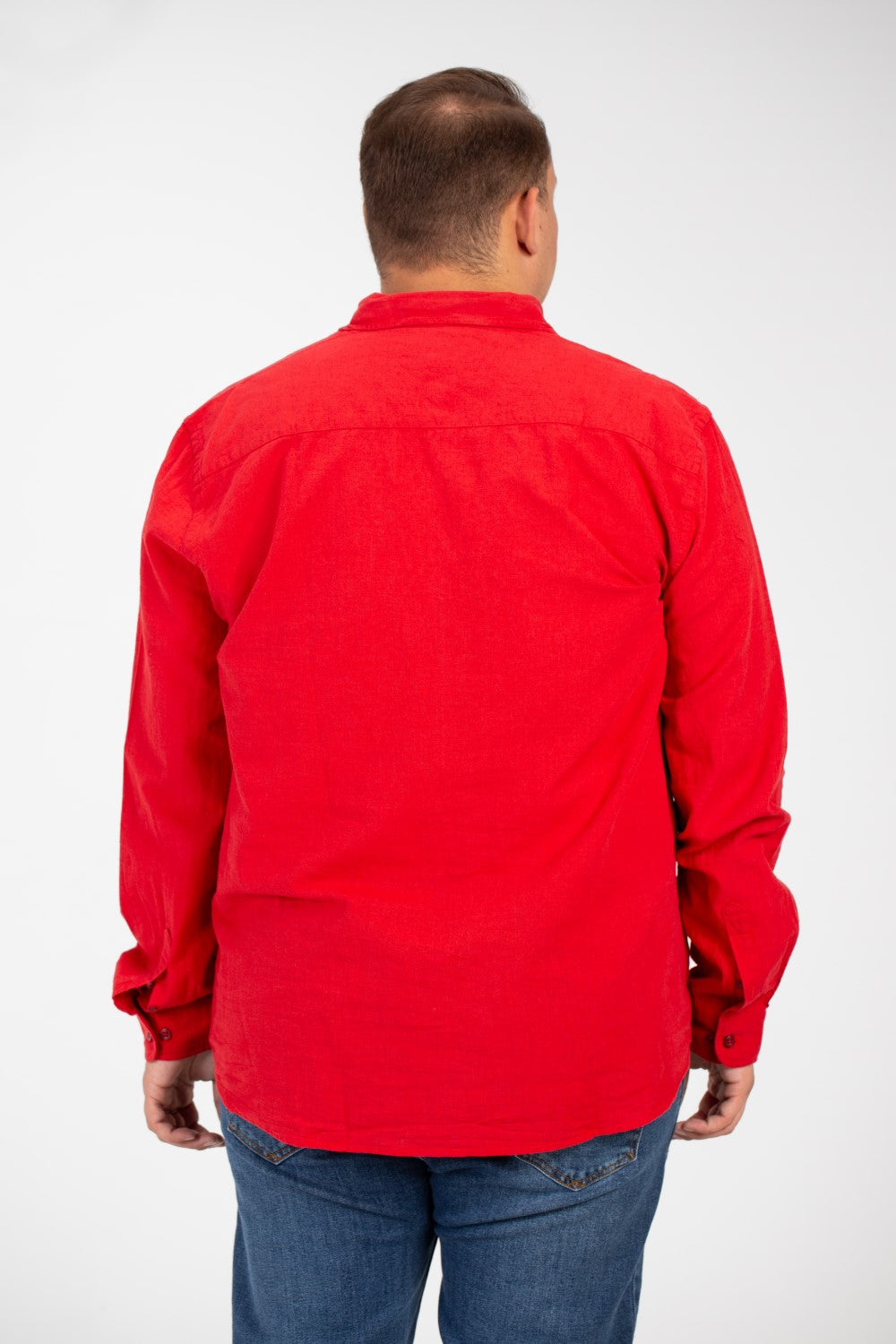 قميص رجالي أساسي بأكمام طويلة ومقاس كبير بألوان صيفية أساسية