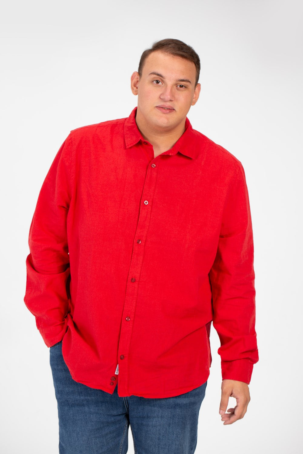 قميص رجالي أساسي بأكمام طويلة ومقاس كبير بألوان صيفية أساسية