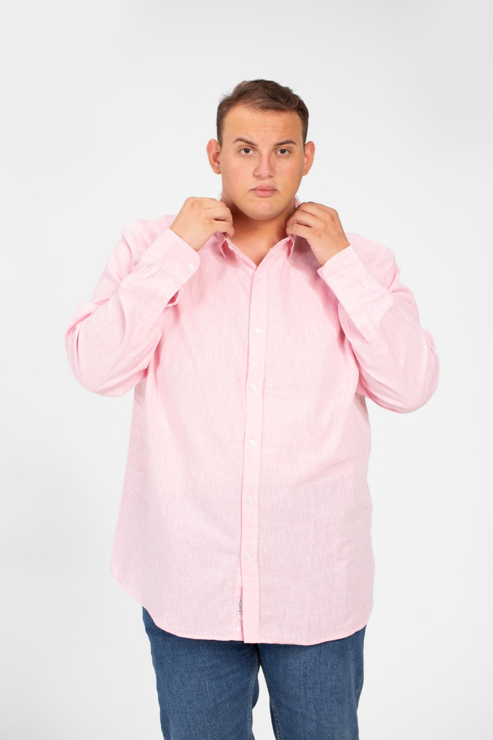 قميص رجالي أساسي بأكمام طويلة ومقاس كبير بألوان صيفية أساسية