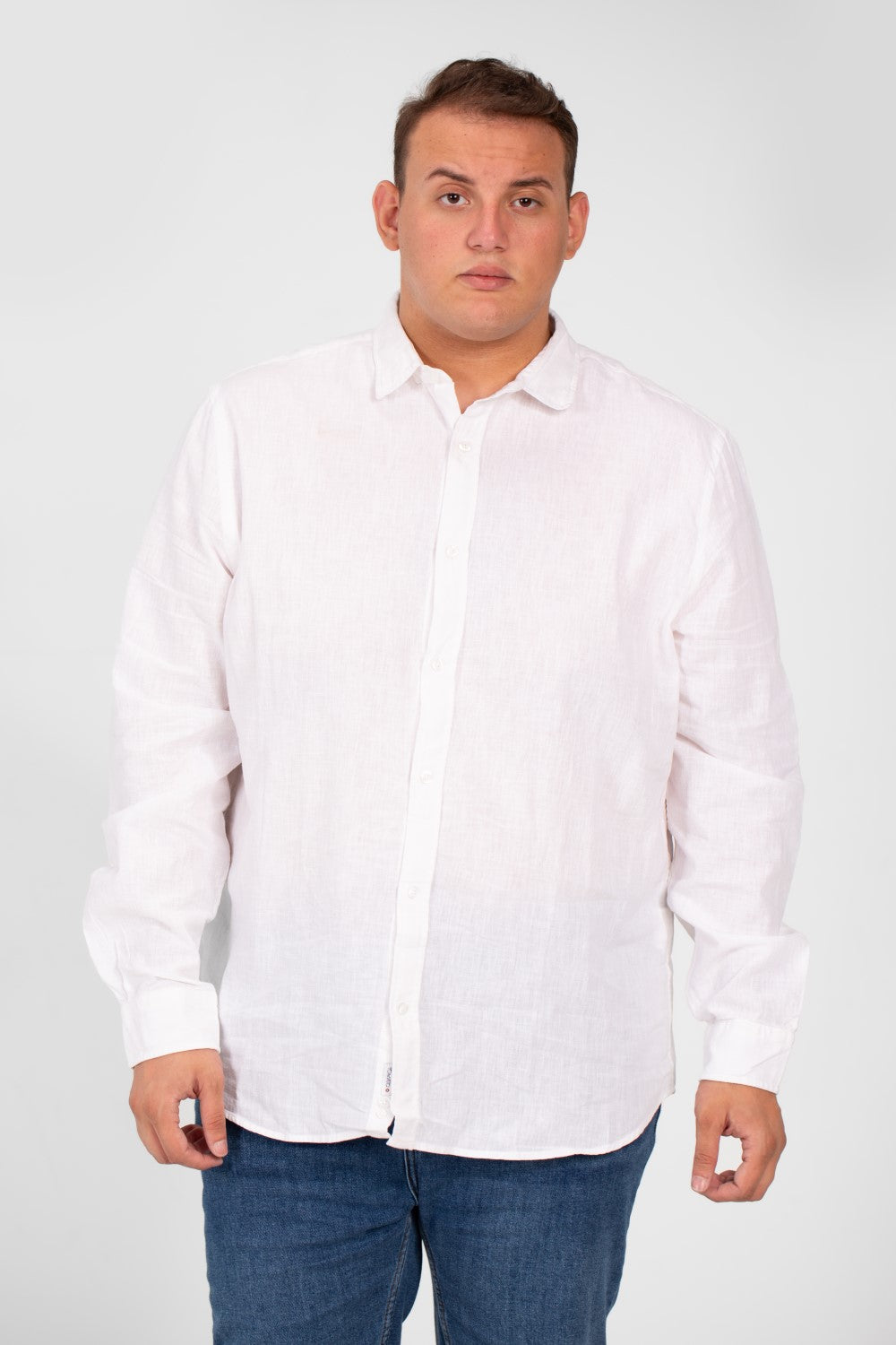 قميص رجالي أساسي بأكمام طويلة ومقاس كبير بألوان صيفية أساسية