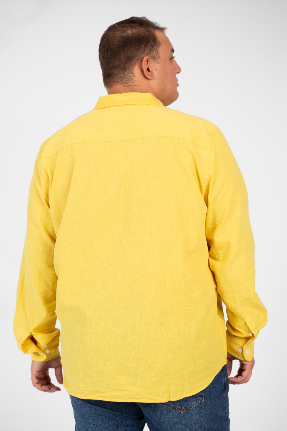 قميص رجالي أساسي بأكمام طويلة ومقاس كبير بألوان صيفية أساسية