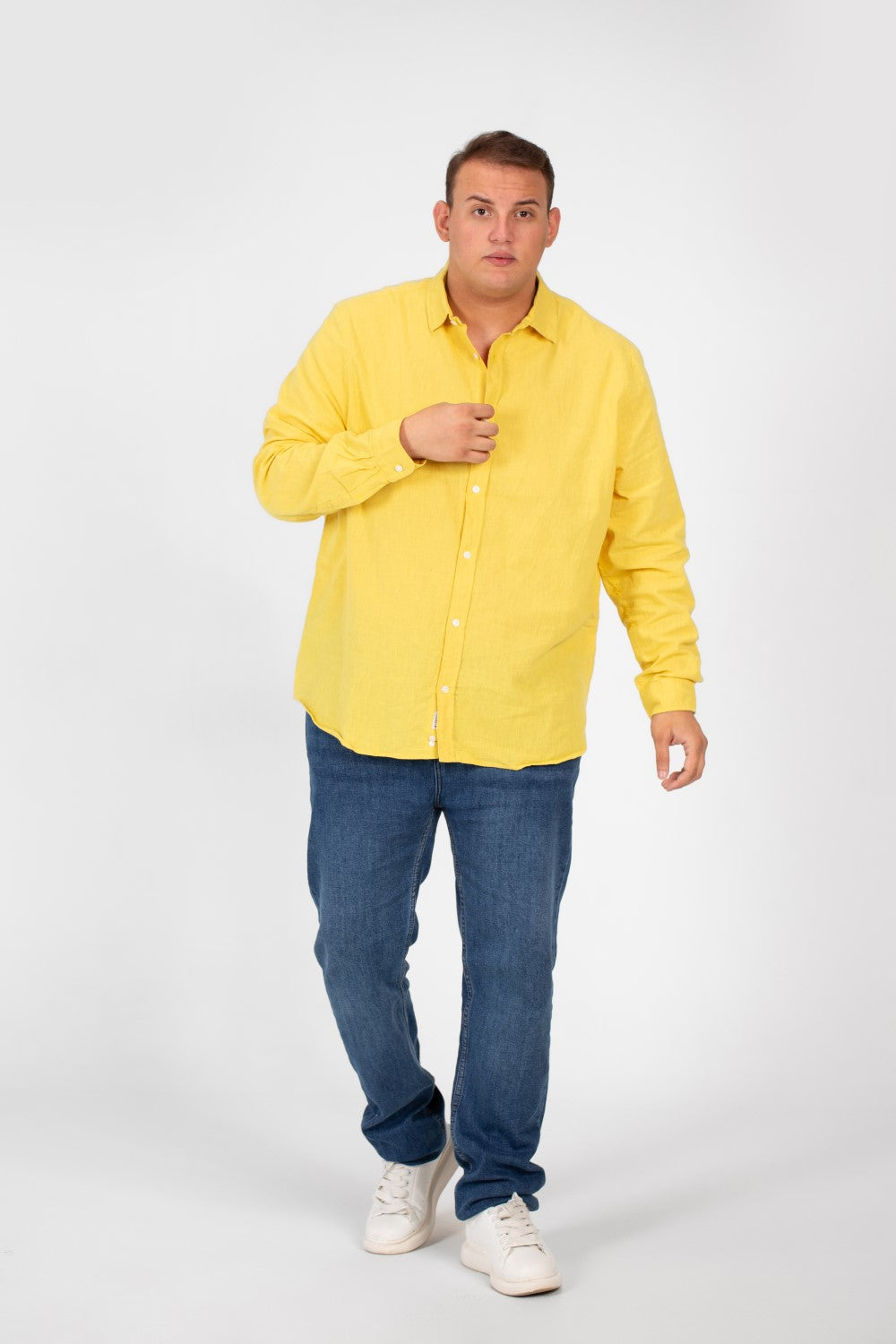 قميص رجالي أساسي بأكمام طويلة ومقاس كبير بألوان صيفية أساسية