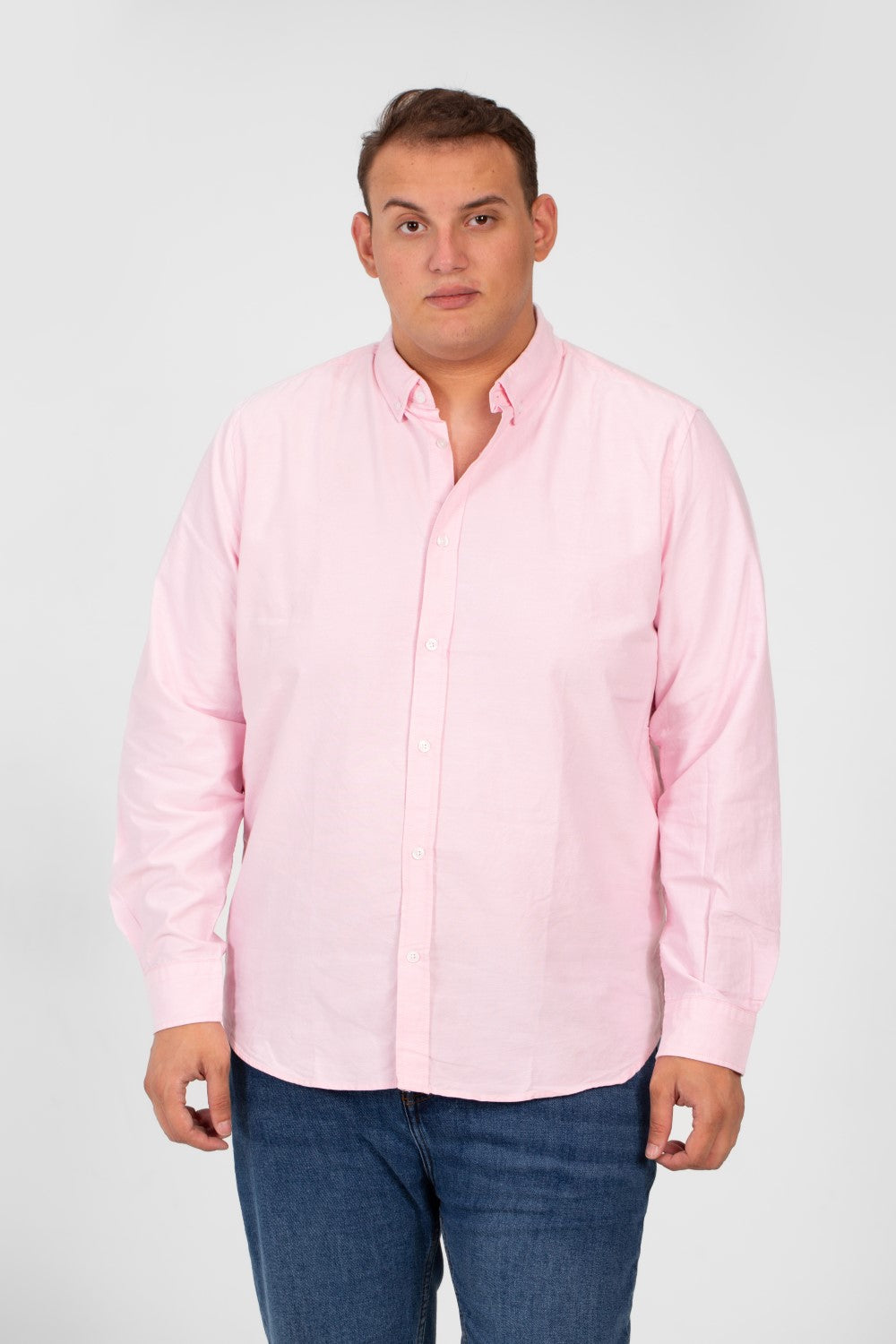 قميص رجالي أساسي كبير الحجم بأكمام طويلة وتفاصيل أساسية