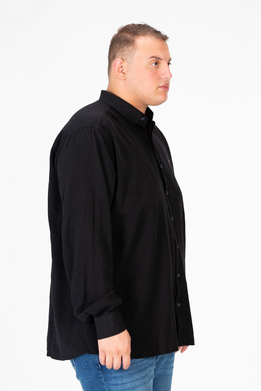 قميص رجالي أساسي كبير الحجم بأكمام طويلة