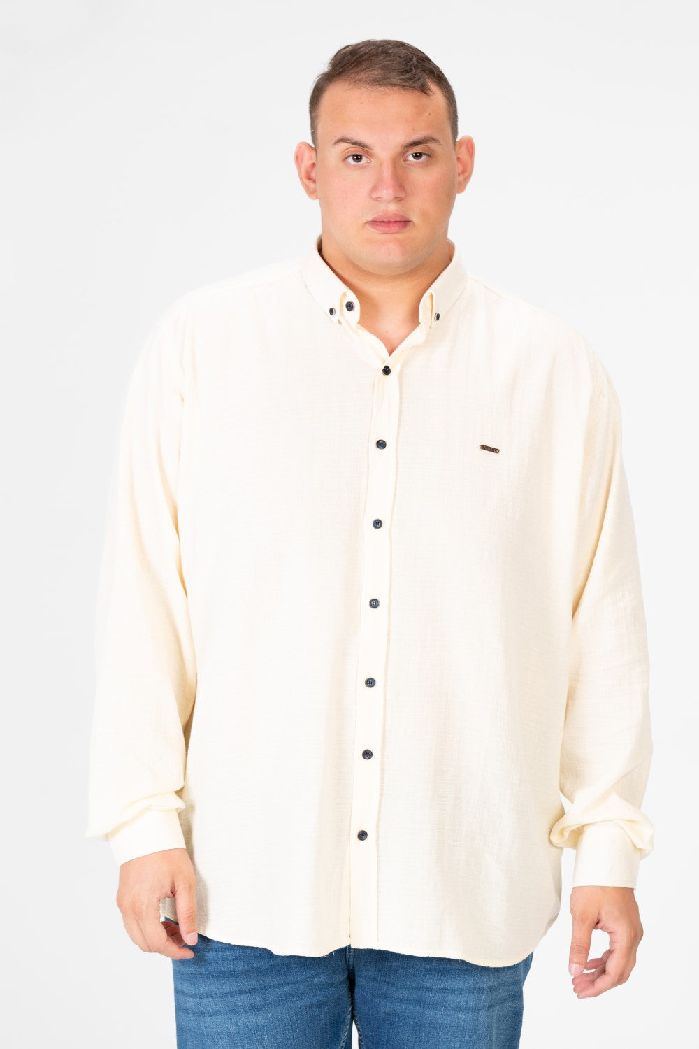 قميص رجالي أساسي كبير الحجم بأكمام طويلة