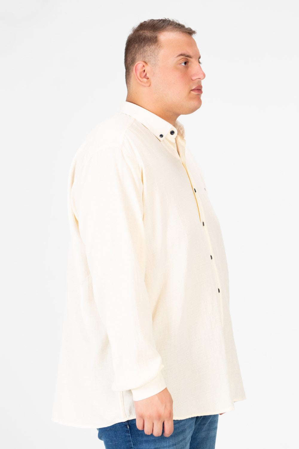 قميص رجالي أساسي كبير الحجم بأكمام طويلة