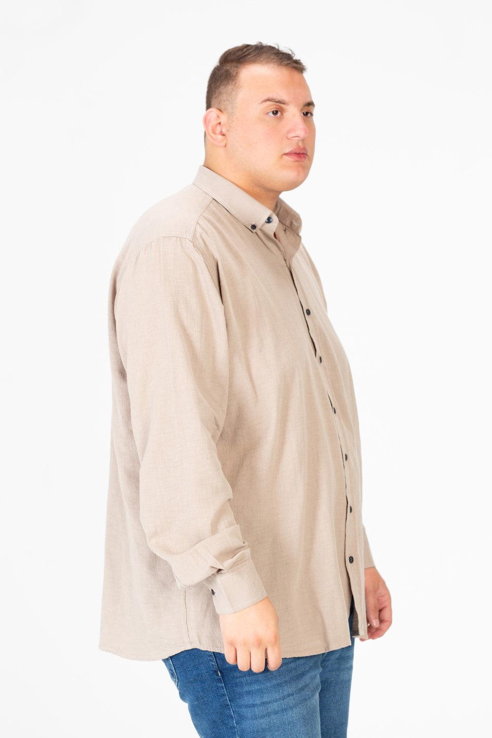 قميص رجالي أساسي كبير الحجم بأكمام طويلة