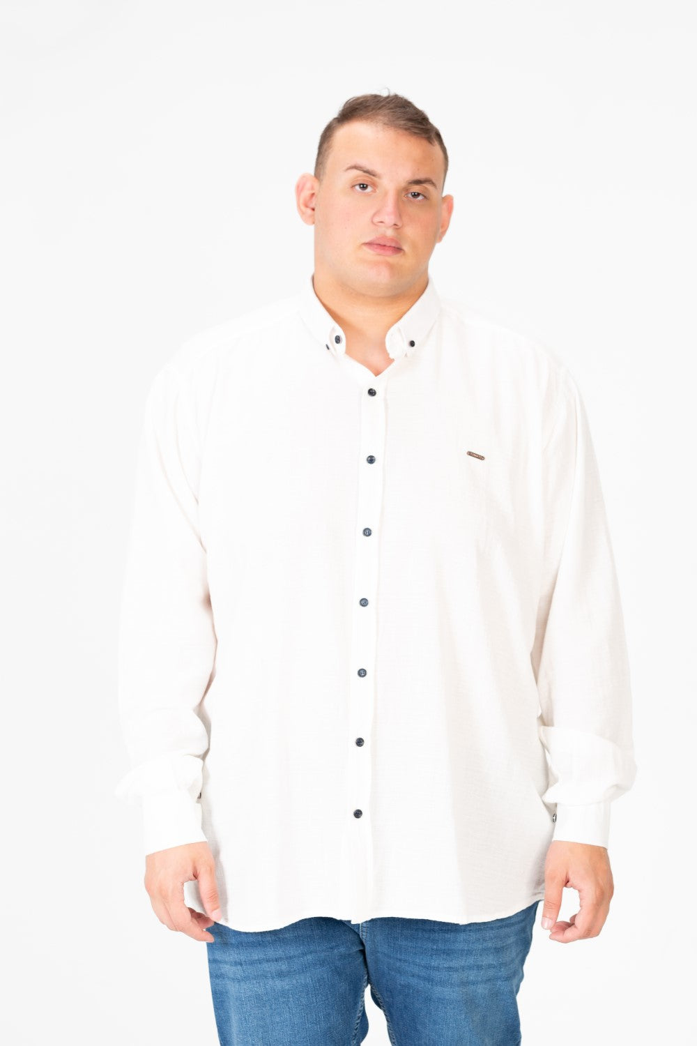 قميص رجالي أساسي كبير الحجم بأكمام طويلة