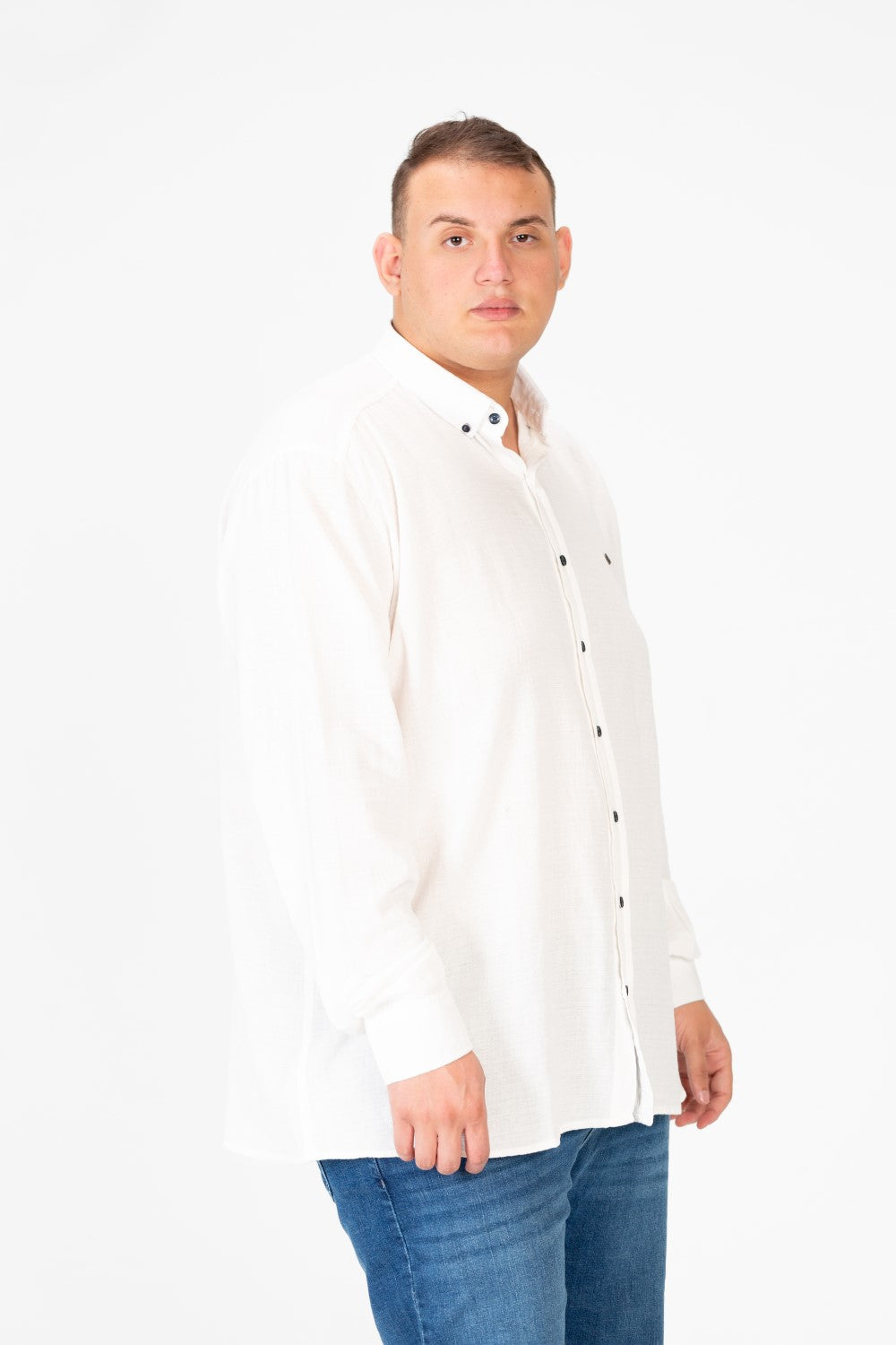 قميص رجالي أساسي كبير الحجم بأكمام طويلة