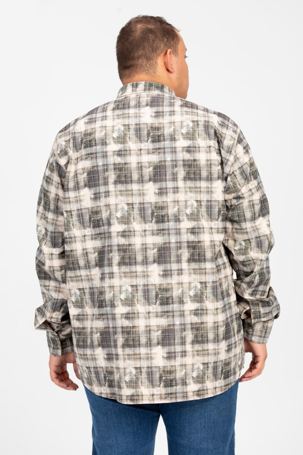 قميص رجالي كبير الحجم بأكمام طويلة ومنقوش