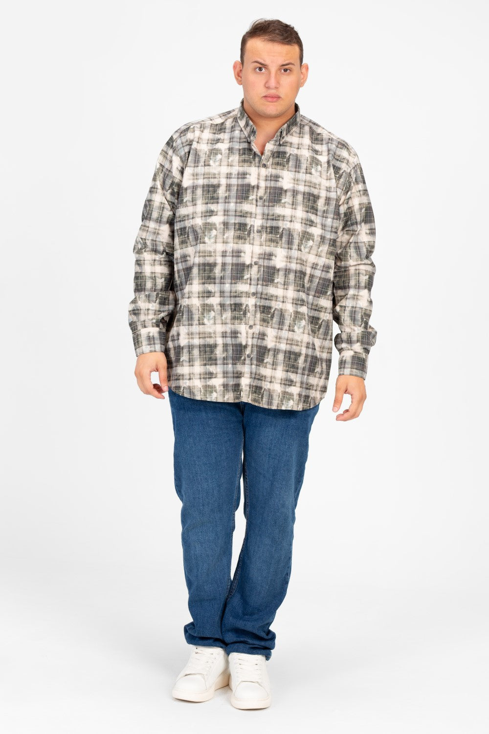 قميص رجالي كبير الحجم بأكمام طويلة ومنقوش