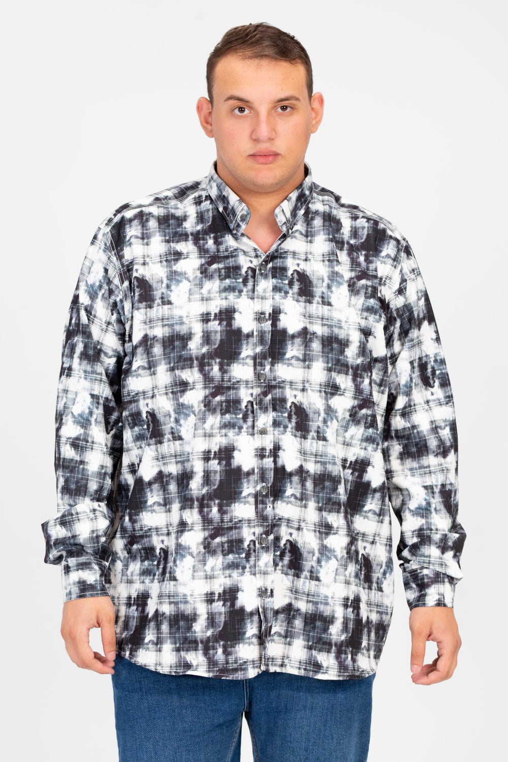 قميص رجالي كبير الحجم بأكمام طويلة ومنقوش