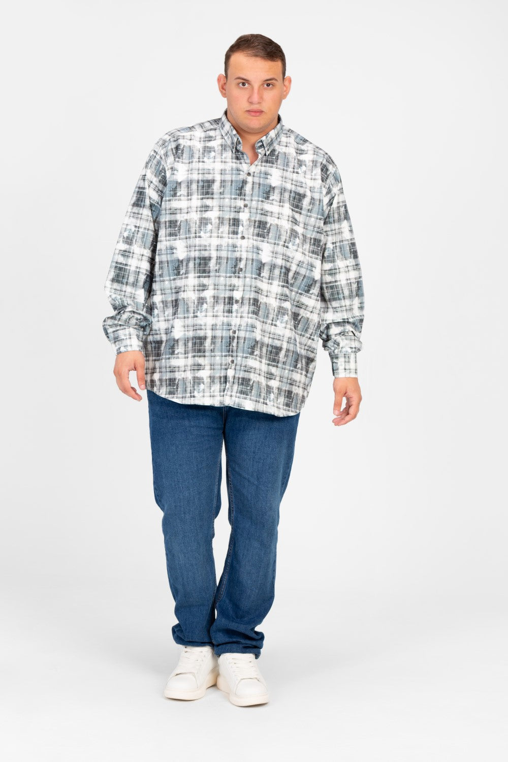 قميص رجالي كبير الحجم بأكمام طويلة ومنقوش