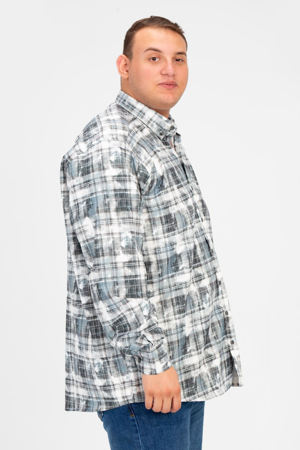 قميص رجالي كبير الحجم بأكمام طويلة ومنقوش