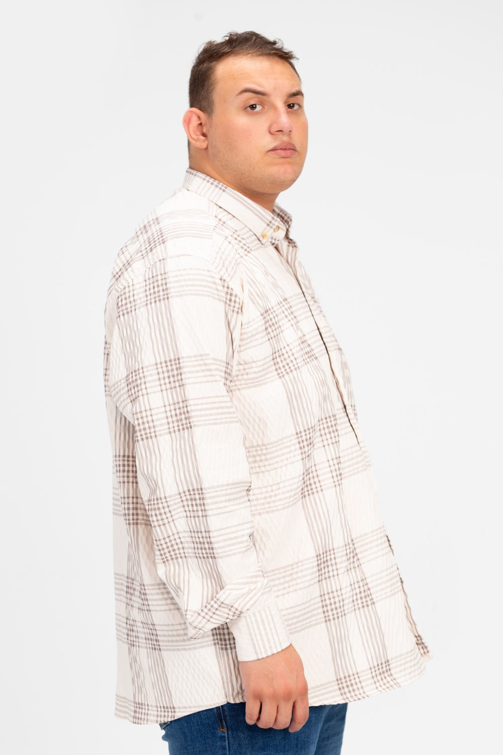 قميص رجالي كبير الحجم منقوش بياقة وأكمام طويلة